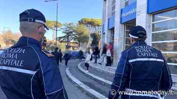 "Scendete, la corsa è finita": dormono tra i vagoni della Metromare e aggrediscono i vigilanti della stazione