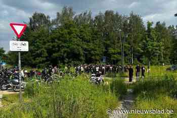Ruim 100 motorrijders verzamelen aan Thor Park om verongelukte motorrijder te herdenken