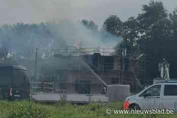 Brand vernielt woning in aanbouw