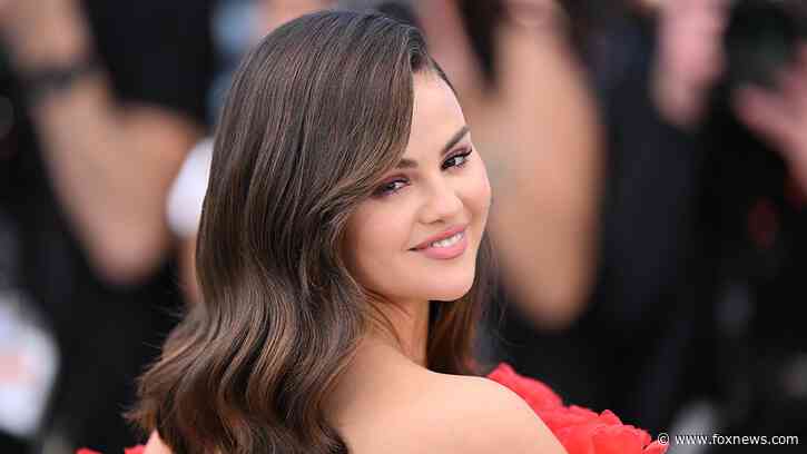 Selena Gomez admits 'girls are mean,' surrounds herself with 'levelheaded people'