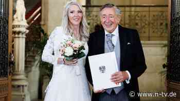 "Hatten lange Hochzeitsnacht": Richard Lugners neue Gattin gerät ins Schwärmen