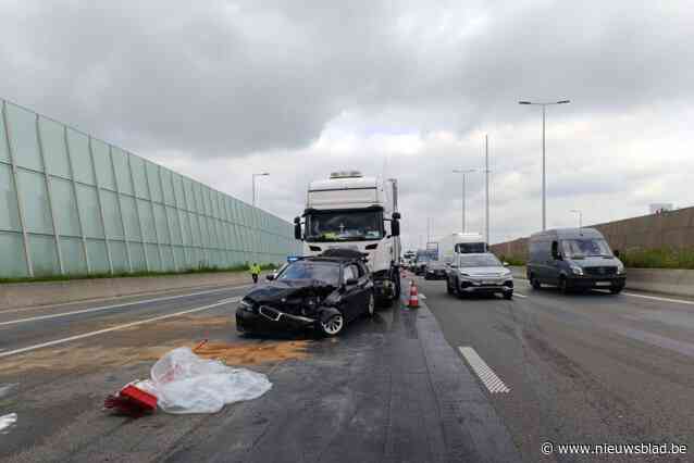 File door ongeval op E17: hulpdiensten moeten bestuurder bevrijden