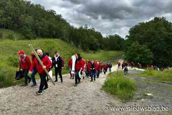 ABVV voert actie op terril: “Belast de vermogenden”