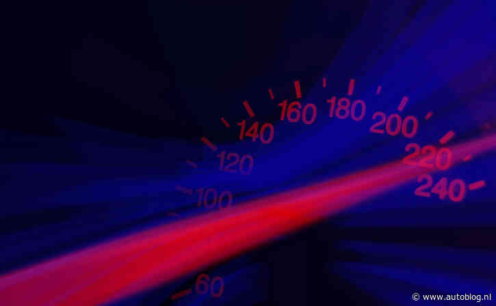 Agent rijdt 249 km/u, wordt ontslagen