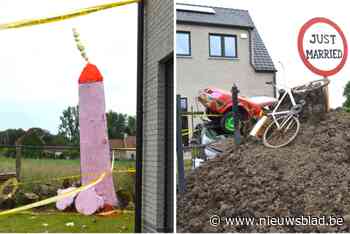 Huis van bruidspaar ‘versierd’ met kleurrijke fallus en opeengestapelde wrakken: “Auto’s met kraan op onze oprit gezet”