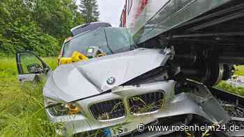 Auto in Waging von Zug erfasst und mehrere Meter mitgeschleift - Mann schwerst verletzt