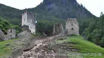 Hochwasser - Teile einer Burgruine rutschen ab