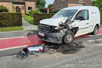 Kopstaartaanrijding met twee bestelwagens, maar niemand raakt gewond