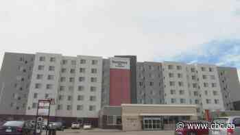 Traveller says Regina hotel wrongly charged her $800 for alleged damage to room