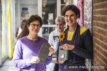 In deze school gaan de gsm’s 's ochtends in een hoesje: “Magnetisch achter slot en grendel”