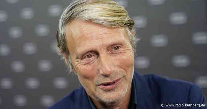 Mads Mikkelsen schaut am liebsten nach vorne