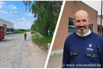 Tientallen bestuurders ontsnappen aan parkeerboete omdat verbodsborden niet geplaatst zijn door gemeente: “We hebben foute inschatting gemaakt”