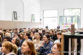 Leerlingen Colomaplus krijgen hun aflevering van Eerste Keus in primeur te zien: “Belangrijk om ook als jongere met politiek bezig te zijn”