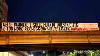 Antonio De Falchi "il tuo nome riecheggerà nell'eternità". Lo striscione dei tifosi della Roma a 35 anni dalla morte