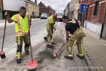 Betonmixer verliest lading droog beton in Deerlijk