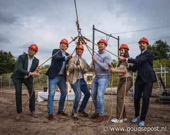 Hugo de Jonge geeft startsein bouw 247 jongerenwoningen