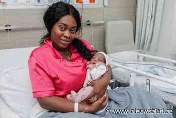 Stephanie bevalt van dochtertje in de lokettenzaal van het station van Mechelen