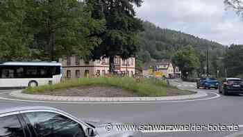 Gemeinderat Höfen: Kreisverkehr muss eingeebnet werden