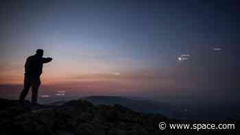 Astrophotographer captures planetary parade with the moon in stunning photo