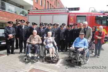 Brandweerman met de eeuwige glimlach wordt 100 jaar: “Toen ze in ons café een vuil mop vertelden, moesten wij in het stalleke gaan spelen”