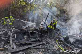 Baracke am Industrieweg in Flammen