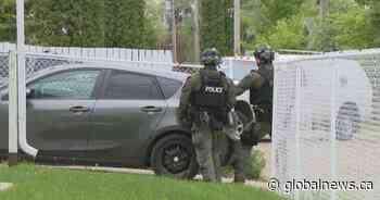 Man charged with threatening lives of officers during stand-off: Saskatoon police