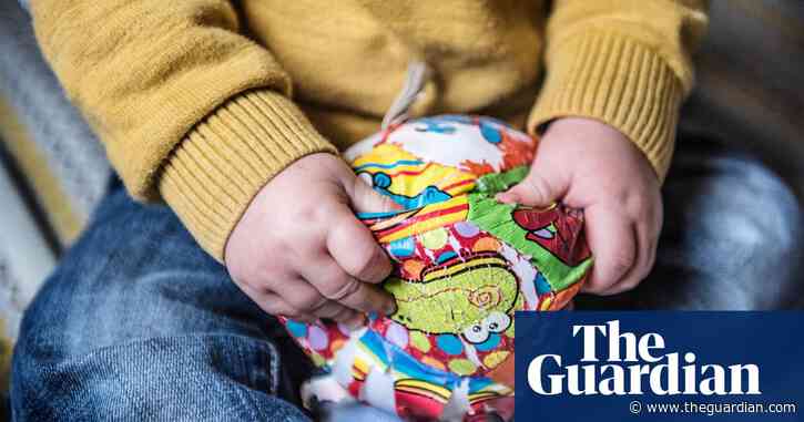 HMRC apologises for delayed payment of child benefit to about 500,000 people