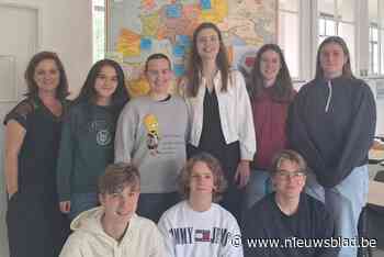 Leerlingen van Atheneum Lier zetten goed beluisterde podcastreeks voort: “Elk verhaal heeft meerdere kanten”