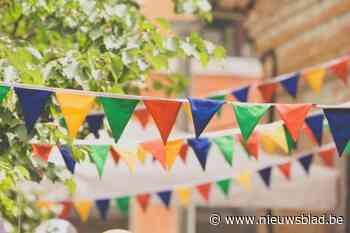 Gemeente dekt Warmste Tafel en maakt langste vlaggenlijn om mensen samen te brengen