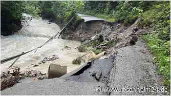 Mühltal zwischen Nußdorf und Samerberg gesperrt: Straße komplett weggebrochen