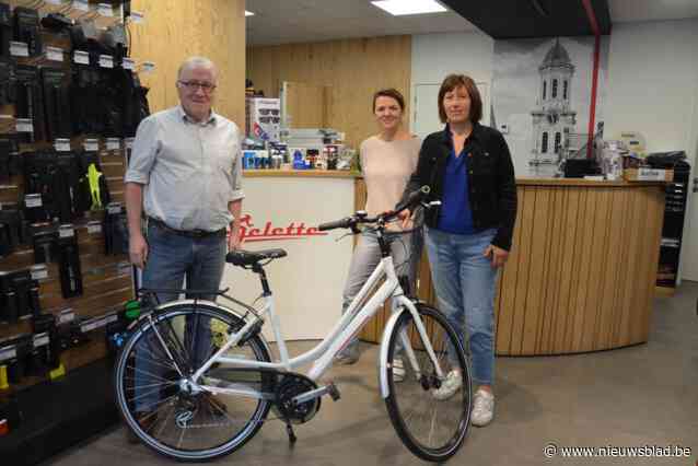 Wandelen voor 11.11.11 levert Leen een fiets op