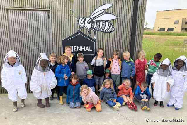 Kleuters natuurschool Klavertje 4 bezoeken bijenhal en woon-zorgcentrum