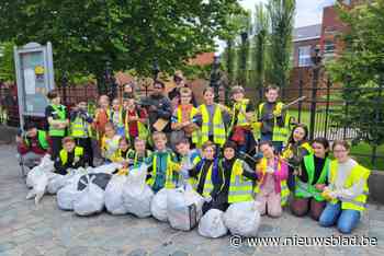 Leerlingen van basisschool Heilige Familie ruimen zwerfvuil op: “Meer dan tien vuilniszakken gevuld”