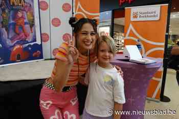 Fans in de rij voor internetfenomeen ‘MeisjeDjamila’: “Haar eerste bezoek aan ons land”