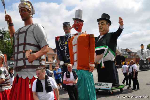 Massale belangstelling voor eerste reuzenstoet van Hamse Wuitens