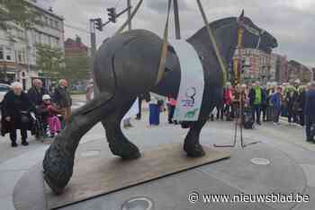 Nieuw Heldenplein officieel geopend: iconisch kunstwerk ‘Het Boerenpaard’ is opnieuw pronkstuk van groene toegangspoort