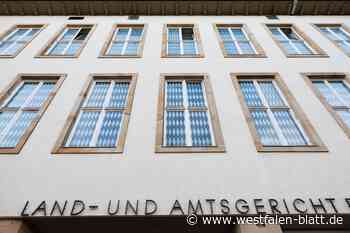 Angeklagter soll in Haaren Frau mit Messer bedroht und beraubt haben