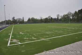 Alles neu: Fußballfeld in Bielefeld wirft Falten