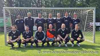 Niedersachsens Fußball-Elite feiert in Leiferde bis in die Nacht