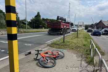 Wielertoerist (45) zwaargewond bij aanrijding vlak bij oversteekplaats