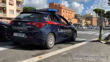 Trovato morto sulla scalinata: carabinieri sul posto