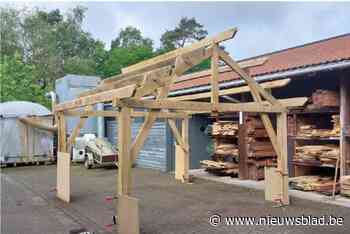 Leerlingen VTI maken schuilhut voor fietsers en wandelaars