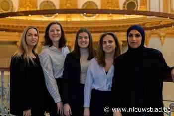 Studenten serveren viergangendiner in het pikdonker: “Smaken dringen intenser door”