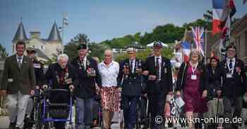 Gedenken an D-Day: Macron ehrt US-Veteranen – Biden zieht Parallele zu Russlands Krieg