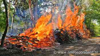 112-nieuws: berg snoeihout in brand • vier auto's botsen op A58