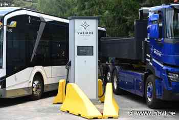 Vastgoedkantoor opent openbaar laadplein voor elektrische bussen en vrachtwagens in Kiewit