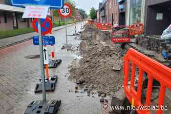 Nutswerken Dorpsstraat met maand verlengd tot eind juni: leidingen komen onder parkeerstrook
