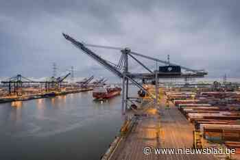 Olielek hindert scheepvaartverkeer in Deurganckdok