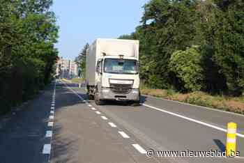 Gele paaltjes moeten parkerende truckers van Kanaalstraat/R4 halen
