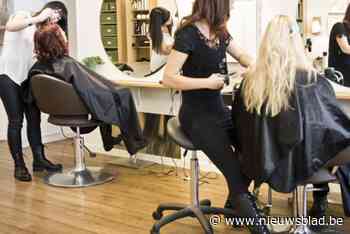 Vrouw (25) steelt kinderkledij en laat haren knippen, kleuren en brushen zonder te betalen: “Ze was onder invloed”